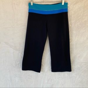 Lululemon Groove Crop Pants Reversible  Size 8 Yoga